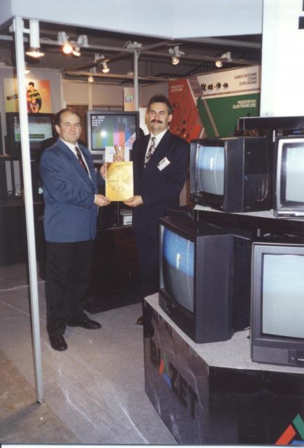Stoisko BIAZET -złoty medal za odbiornik telewizyjny kolorowy 21" -Poznań DOMEXPO '93 zdjęcie